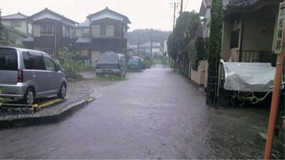 洪水被害に遭う住宅地